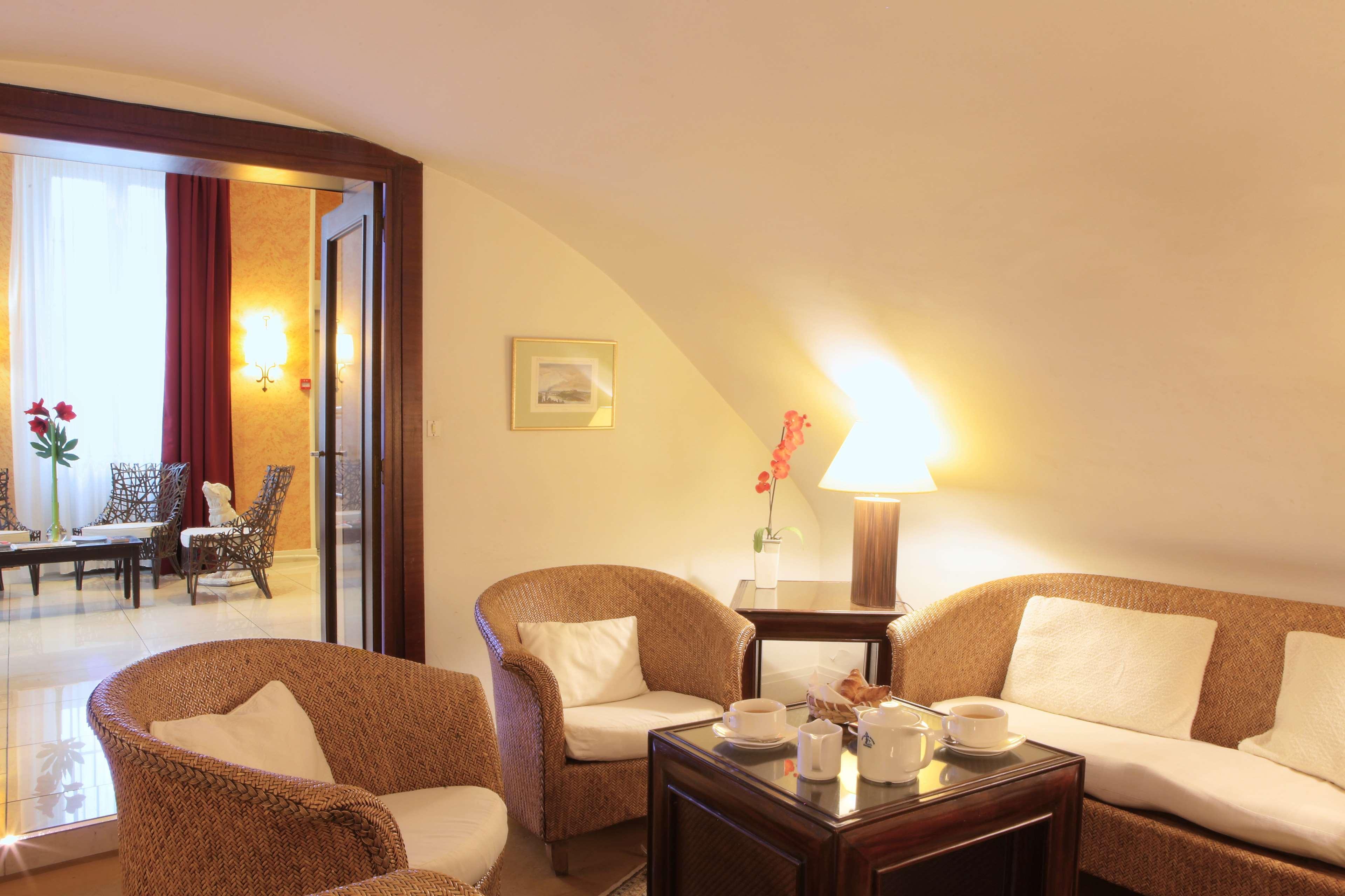 Best Western De Diane Невер Екстериор снимка