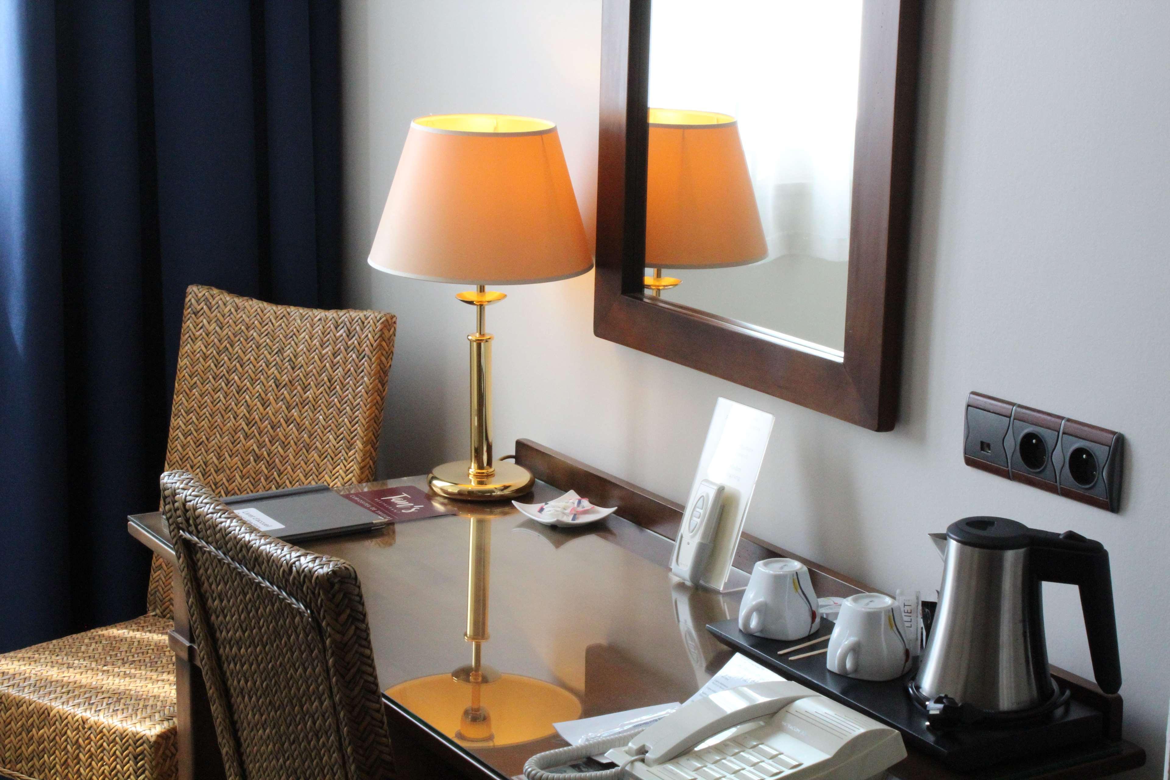 Best Western De Diane Невер Екстериор снимка